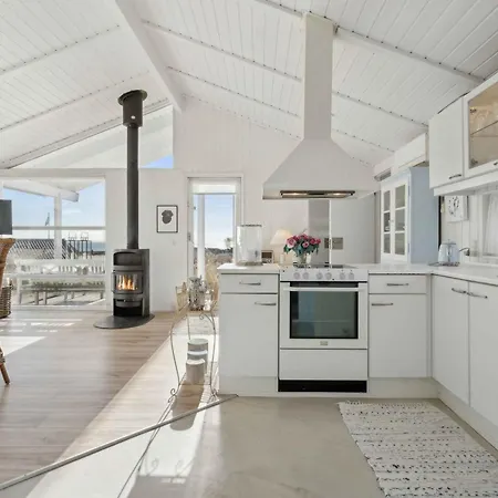 Lovely Summer House With Sea View Сasa de vacaciones