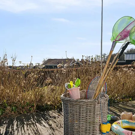 Casa de Férias Lovely Summer House With Sea View Sjolund