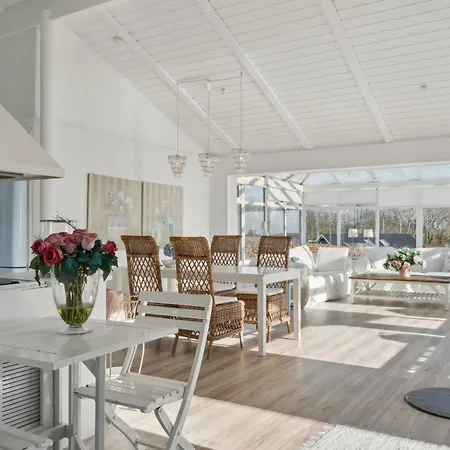 Lovely Summer House With Sea View 펜션 *