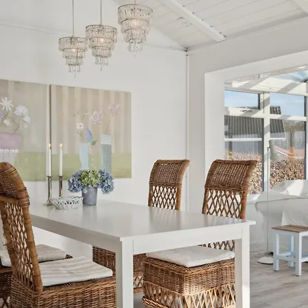 펜션 Lovely Summer House With Sea View Sjolund
