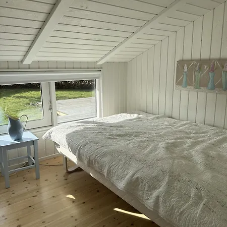 Lovely Summer House With Sea View Holiday home