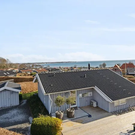 Lovely Summer House With Sea View Holiday home *
