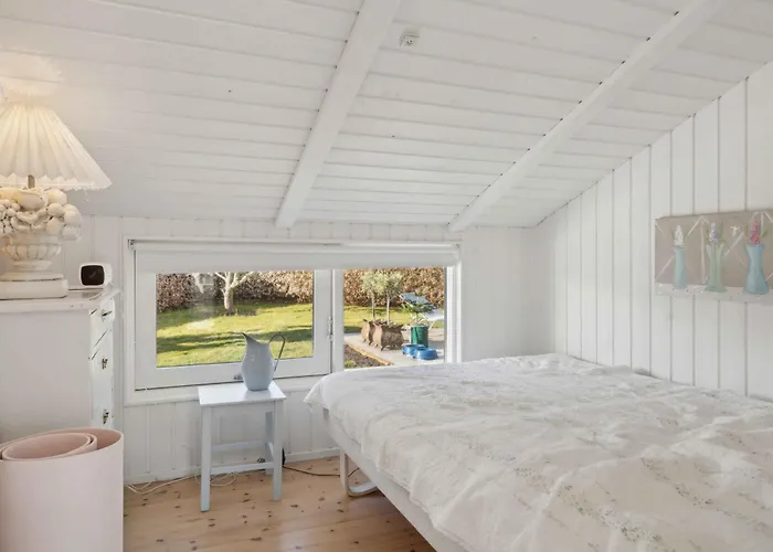 Lovely Summer House With Sea View Sjolund