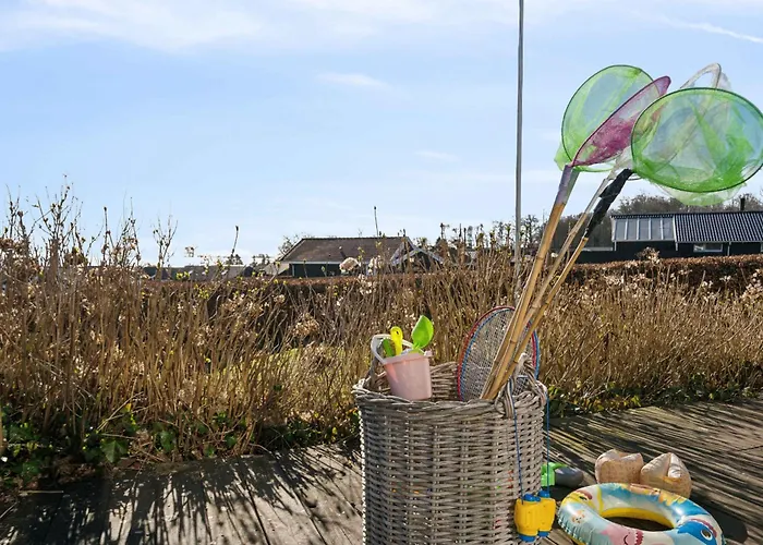 Сasa de vacaciones Lovely Summer House With Sea View Sjolund