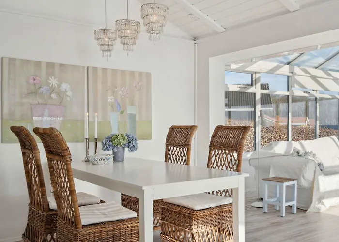 Lovely Summer House With Sea View Сasa de vacaciones Sjolund