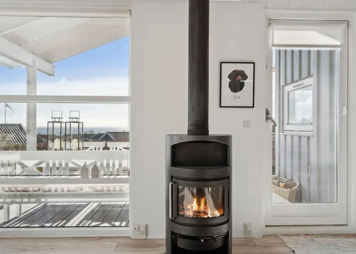 Сasa de vacaciones Lovely Summer House With Sea View Sjolund