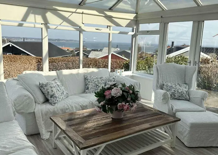 Сasa de vacaciones Lovely Summer House With Sea View *